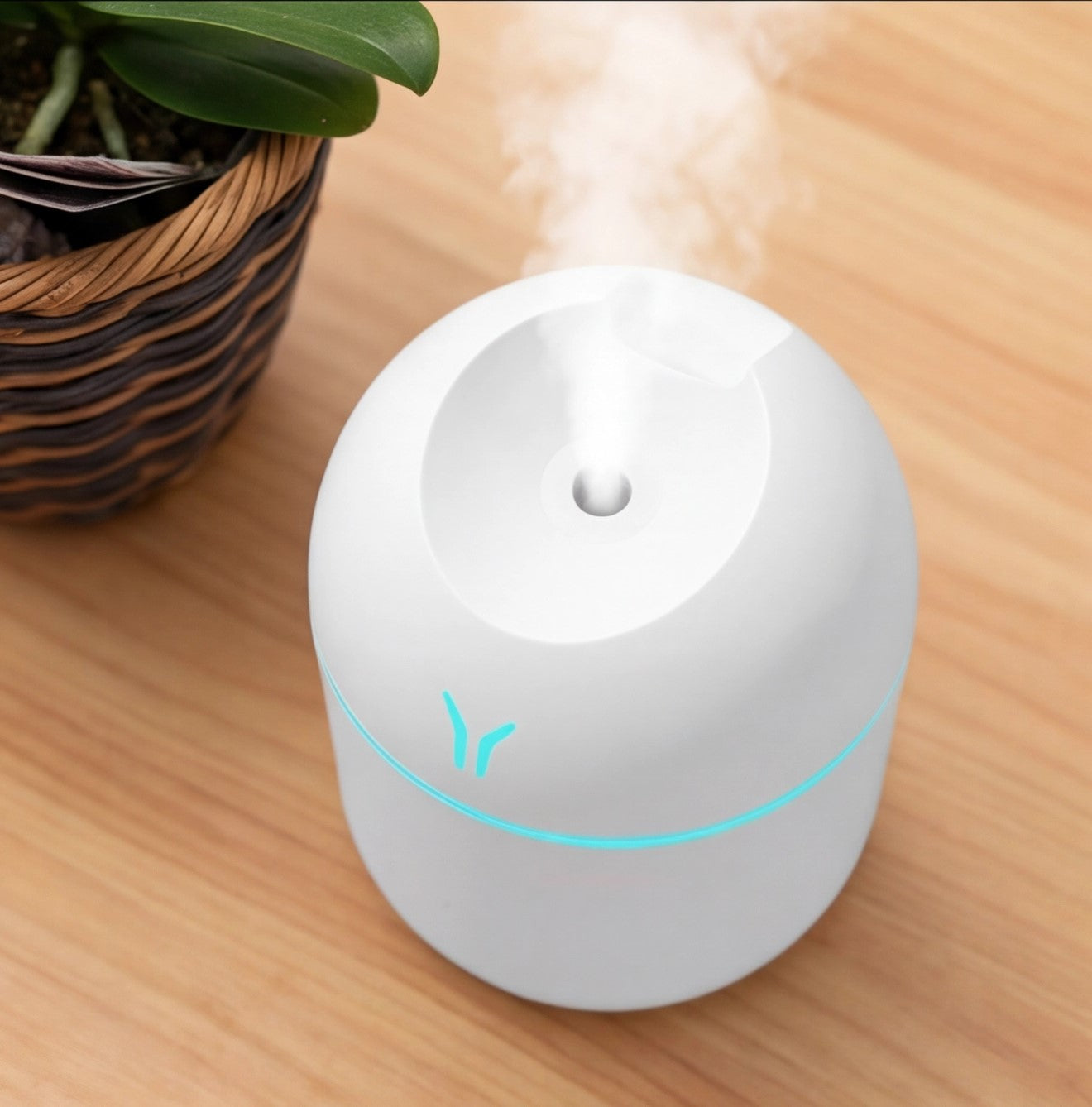 USB humidifier with fragrance from Eway, showing a compact device emitting mist and infused with aromatic scent.