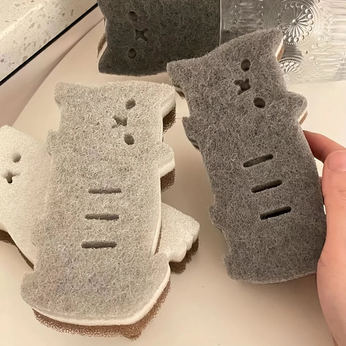 Eway cat-shaped cleaning sponge with soft, durable texture for effective kitchen and household cleaning tasks.