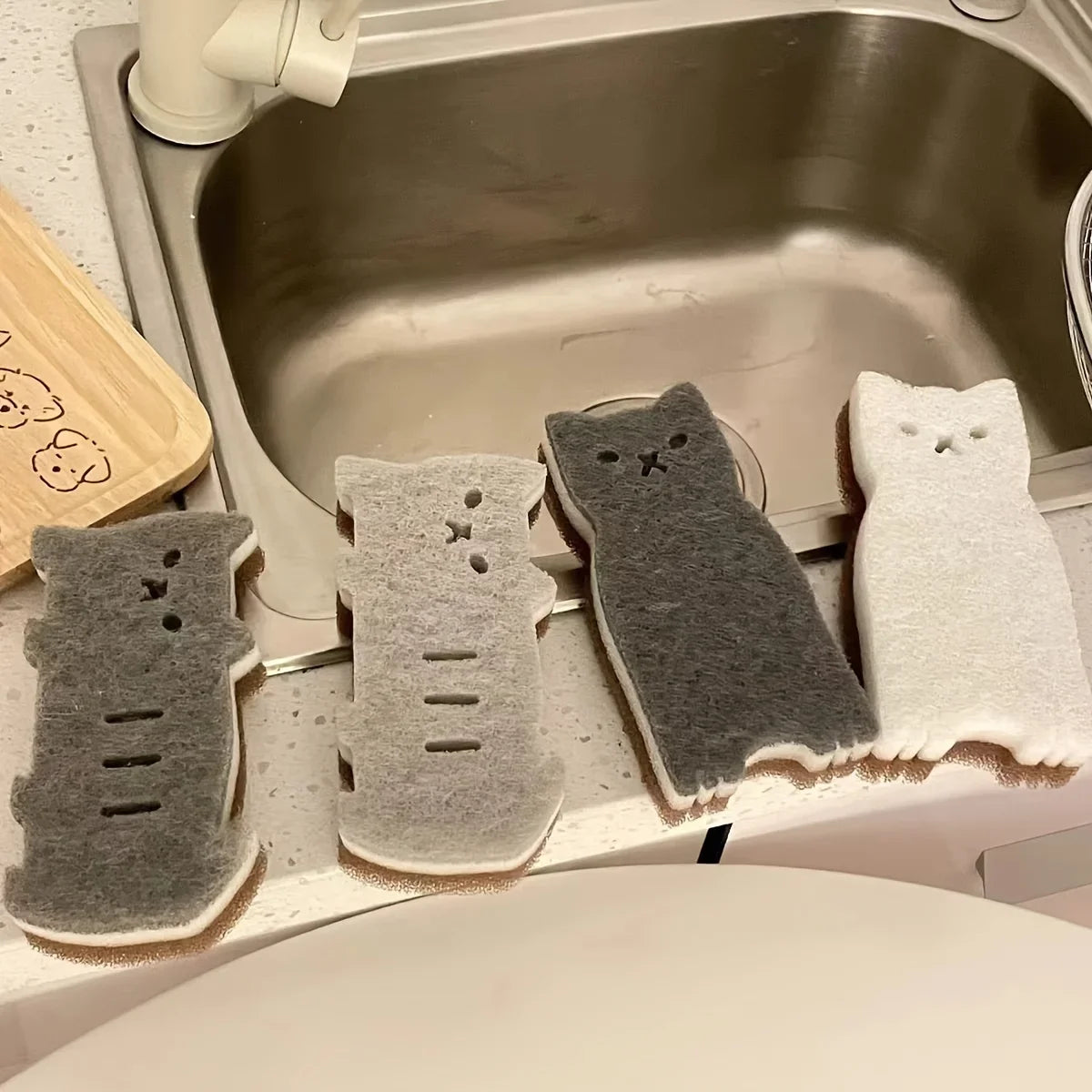 Eway cat-shaped cleaning sponge with soft texture and playful design, ideal for gentle kitchen or household cleaning tasks.