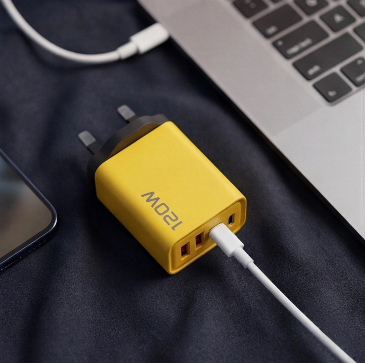 Eway 4-port USB multi-charger with 120W power output, showing four USB ports on a sleek black device.